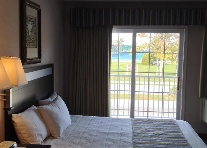 Mackinaw City Spa Hotels